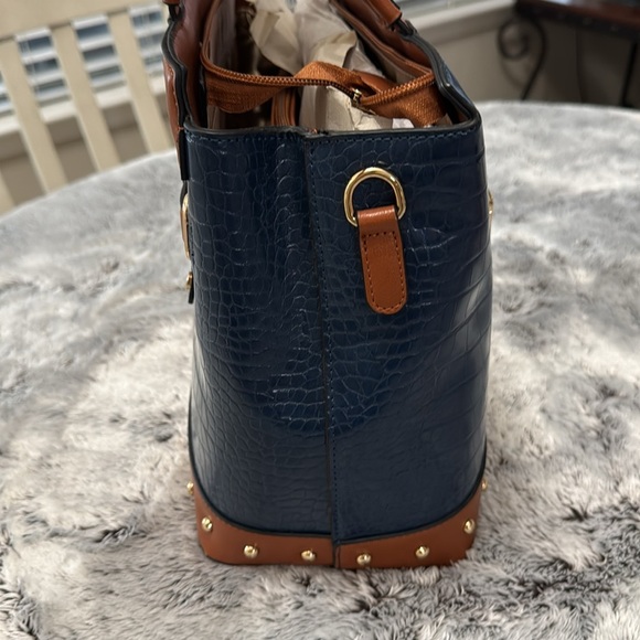 NWOT Davis & Town The Madeline 3-in-1 Purse Croc Embossed Handbag Leather Purse - Picture 2 of 16